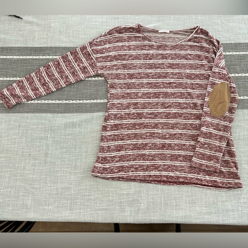Brand: Viamor  Size: large  Color: dark red, white